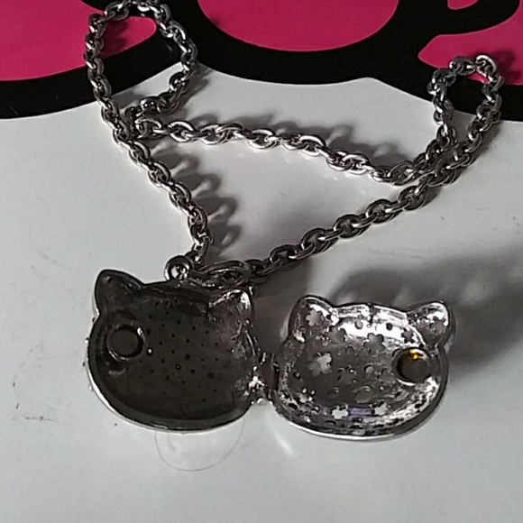 Hello Kitty Pendant - Picture 2 of 4